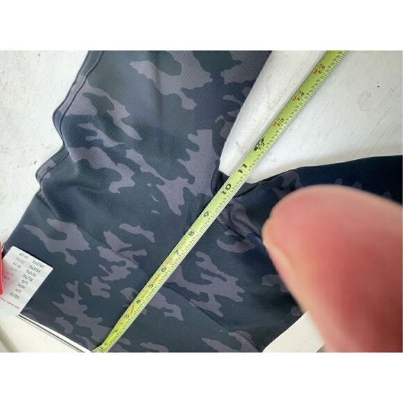 Spanx NWT Look at me Now Black Camo Leggings Size M - Picture 9 of 10